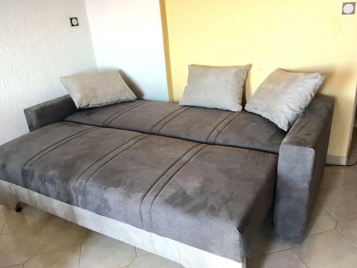 Apartment 4 Roses